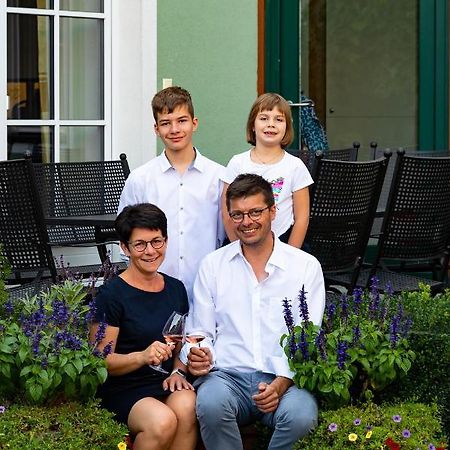 Weingut Familie Bauer Hotel Grossriedenthal Екстериор снимка