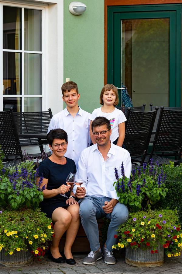 Weingut Familie Bauer Hotel Grossriedenthal Екстериор снимка