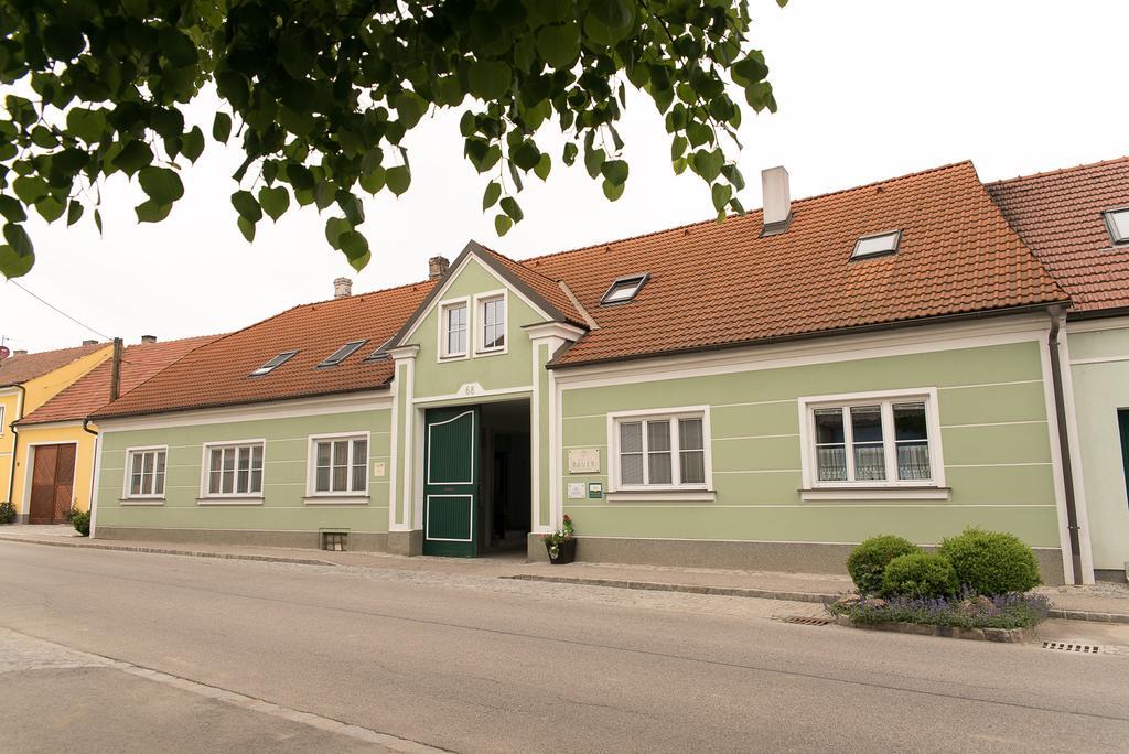 Weingut Familie Bauer Hotel Grossriedenthal Екстериор снимка