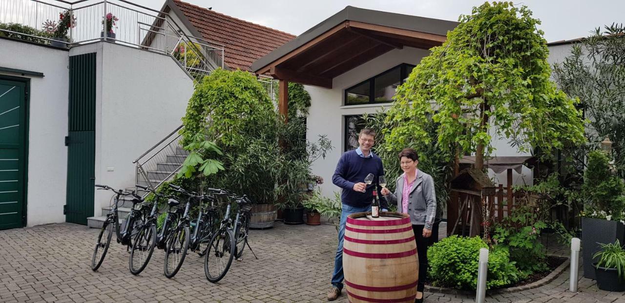 Weingut Familie Bauer Hotel Grossriedenthal Екстериор снимка